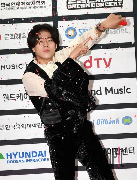 Lee Mu-jin — Dream Concert Photowall