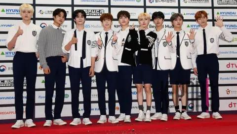 CRAVITY — Dream Concert Photowall