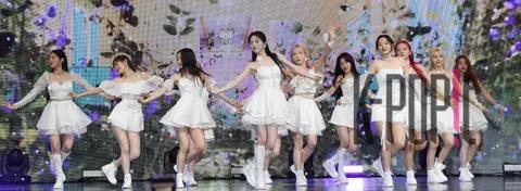 LOONA — Showcase