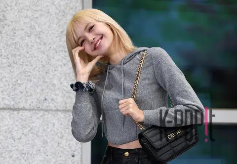 LISA (BLACKPINK) — Airport