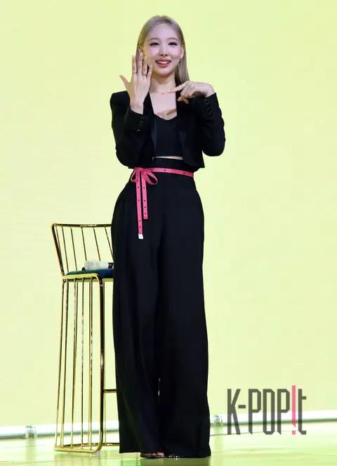 Nayeon (TWICE) — Showcase