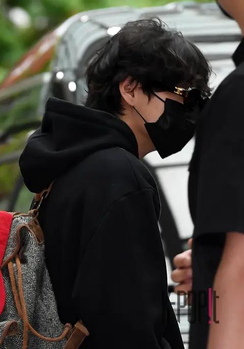 V (BTS) — Airport