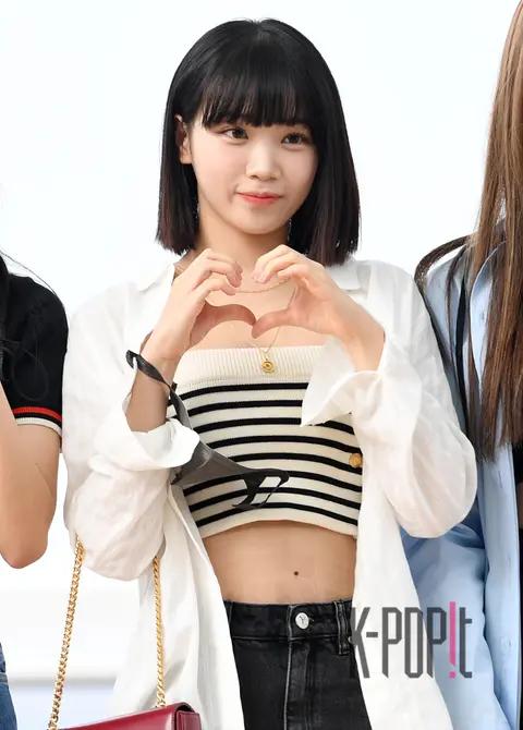 Kim Chaewon (LE SSERAFIM) — Airport