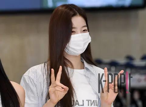 KAZUHA (LE SSERAFIM) — Airport