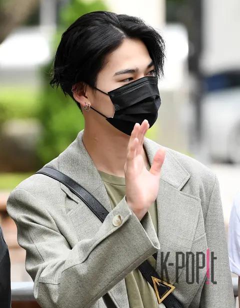 NIKI (ENHYPEN) — Music Bank Arrival