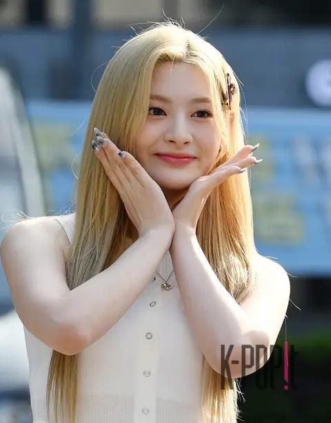 Seeun (STAYC) — Music Bank Arrival