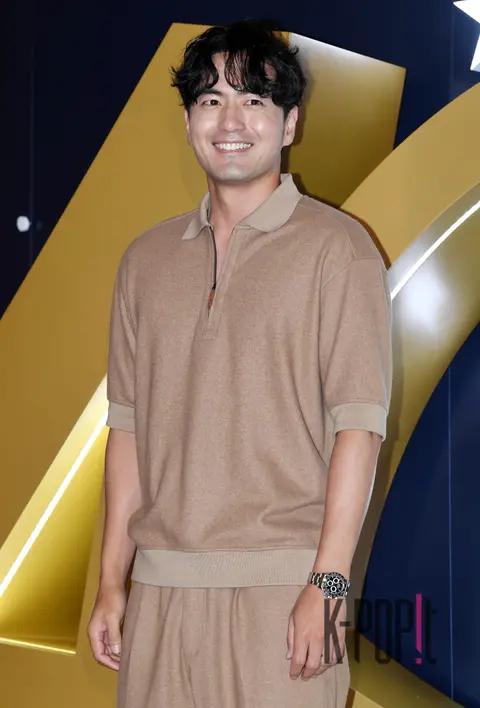 Lee Jin-wook — Launch