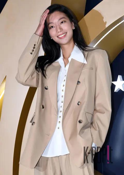 Lee Ho-jung — Launch