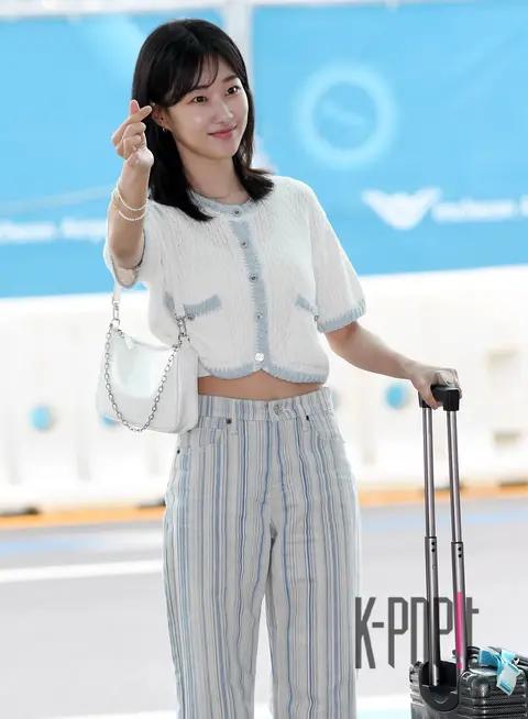 Ha Yun-kyung — Woo Young-woo Leave of Absence