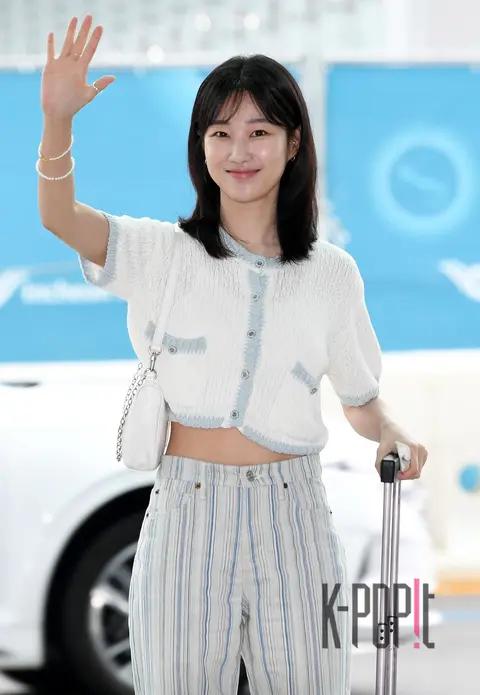 Ha Yun-kyung — Woo Young-woo Leave of Absence
