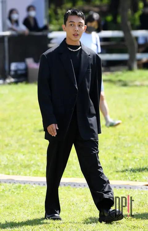 Yoo Ah-in — Launch
