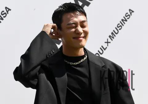 Yoo Ah-in — Launch