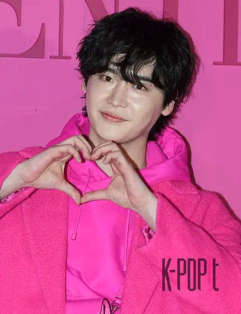 Lee Jong-suk — Launch