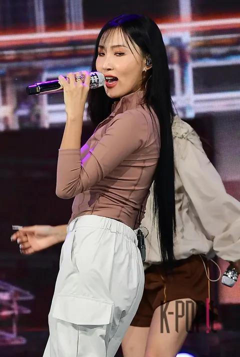 Hwasa (MAMAMOO) — Showcase