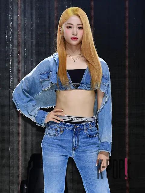 Huh Yunjin (LE SSERAFIM) — Showcase
