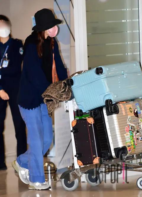 Gong Hyo-jin — Airport