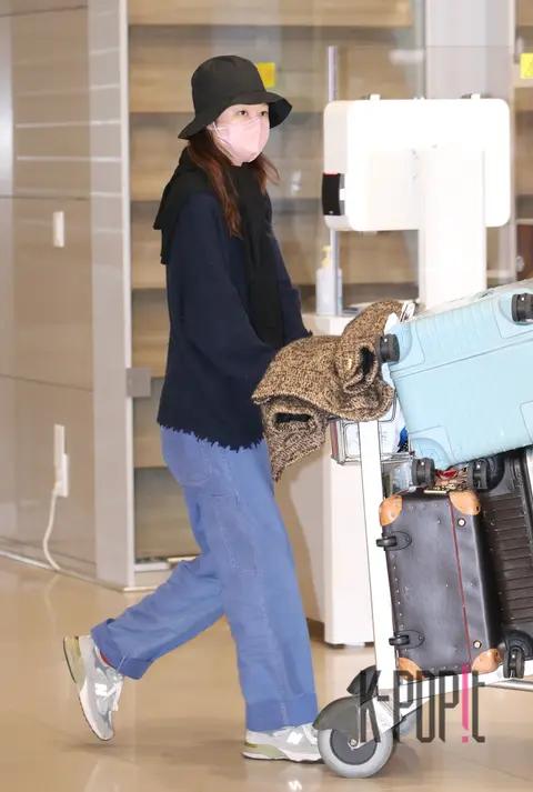 Gong Hyo-jin — Airport