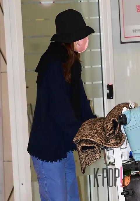 Gong Hyo-jin — Airport