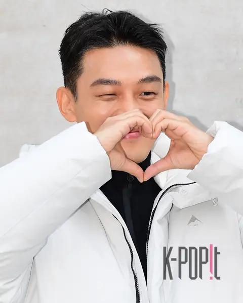 Yoo Ah-in — Launch
