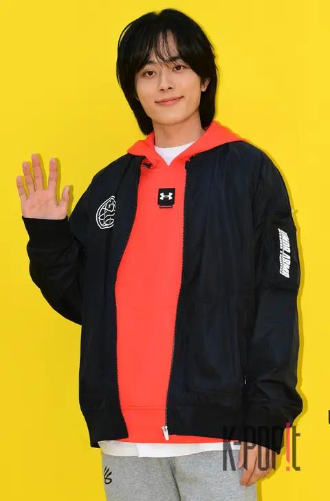 Lee Shin-young — Launch
