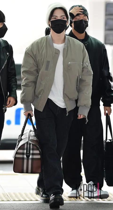 Yeosang (ATEEZ) — Airport