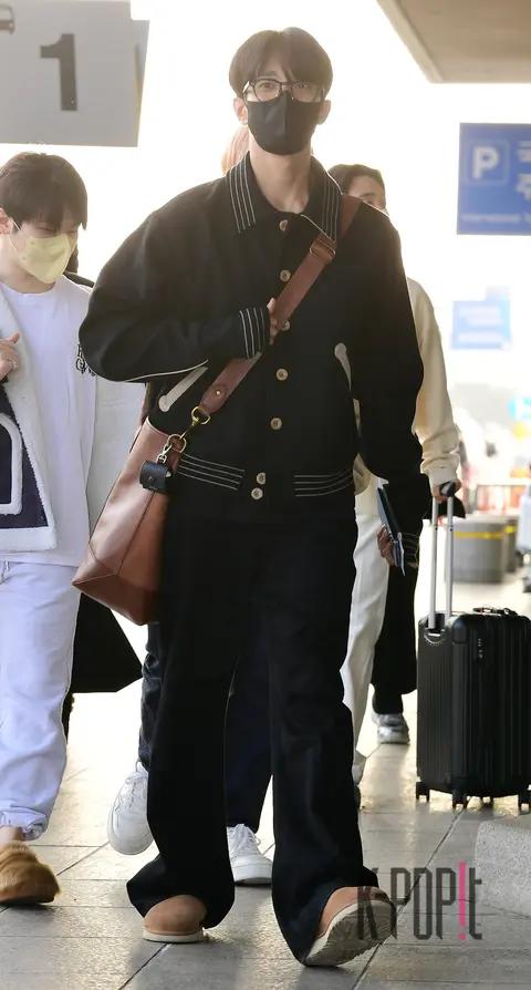DK (SEVENTEEN) — Airport