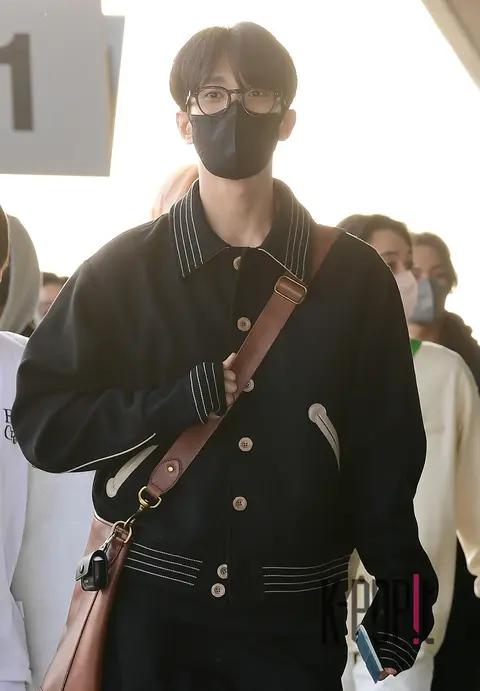 DK (SEVENTEEN) — Airport