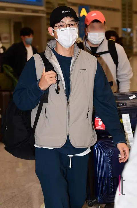 Song Joong-ki — Airport