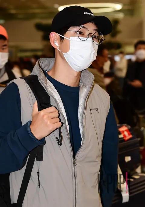 Song Joong-ki — Airport