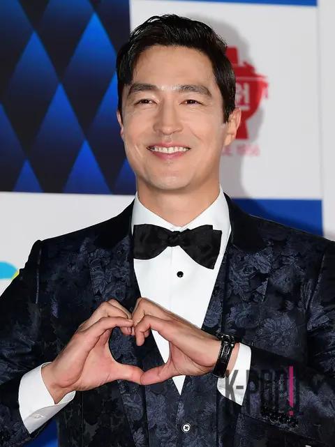 Daniel Henney — Blue Dragon Film Awards