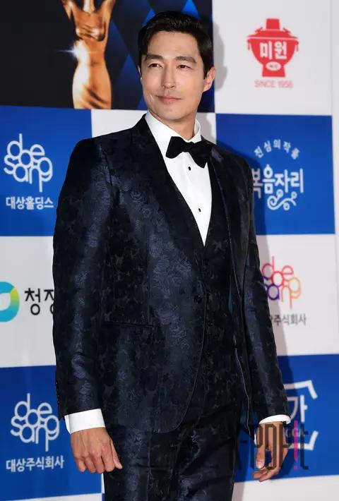 Daniel Henney — Blue Dragon Film Awards