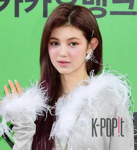 Danielle (NewJeans) — Melon Red Carpet