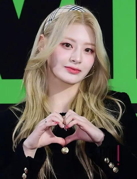 Seeun (STAYC) — Melon Red Carpet