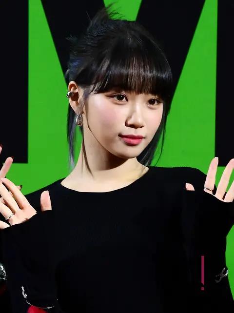 Chaewon (LE SSERAFIM) — Melon Red Carpet