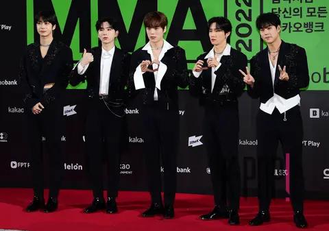 MONSTA X — Melon Red Carpet