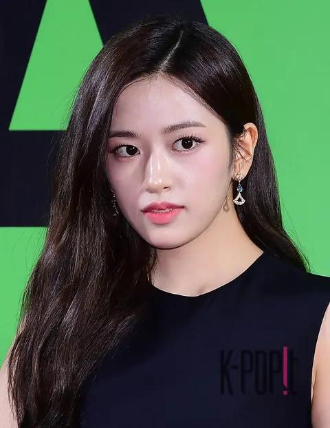 Ahn Yu-jin (IVE) — Melon Red Carpet