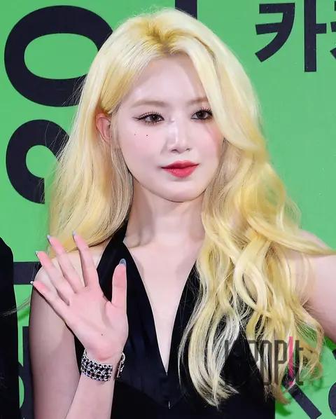 Shuhua ((G)I-DLE) — Melon Red Carpet