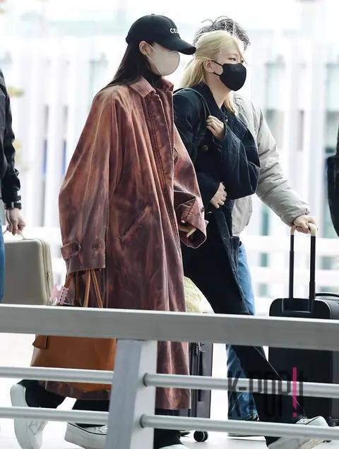 LISA, ROSÉ — Airport