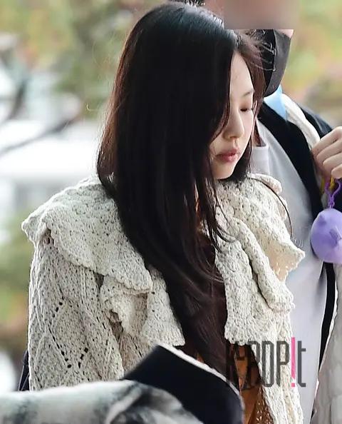 JENNIE — Airport