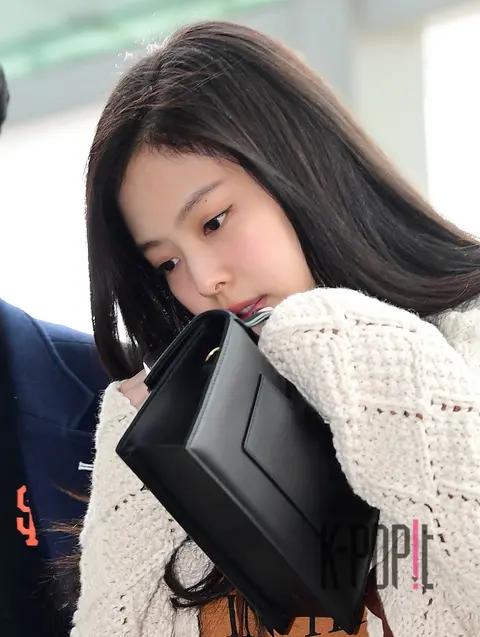 JENNIE — Airport
