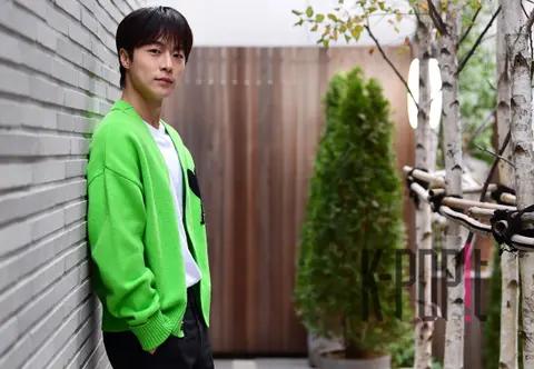 Bae In-hyuk — Interview