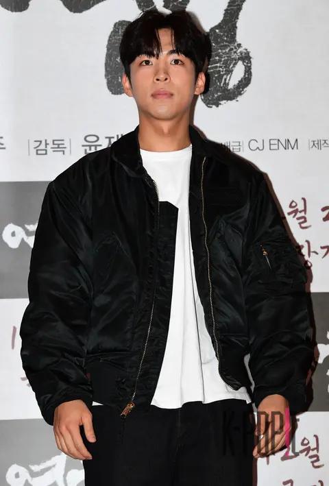 Ju Jong-hyuk — Hero VIP Premiere