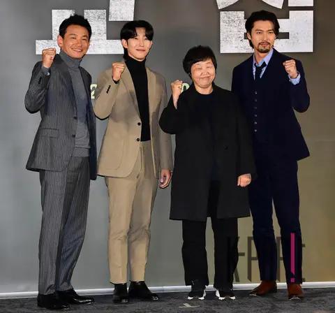 Hwang Jung-min, Kang Ki-young, Director Lim Soon-rye, Hyun Bin — Negotiation Production Report Meeting