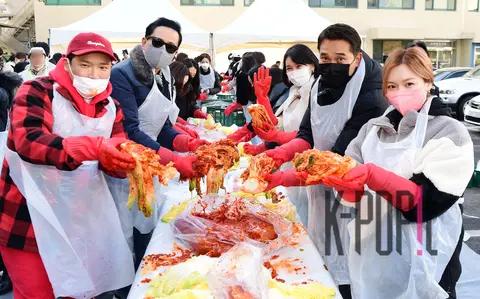 MC Ding Dong, Singer Sim Shin, Singer Soyeon, Chef Edward Kwon — Sharing Love Kimchi