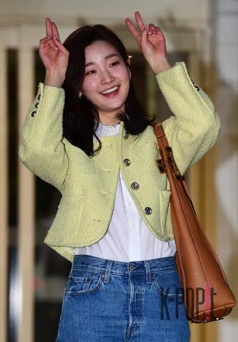 Park So-dam — Airport