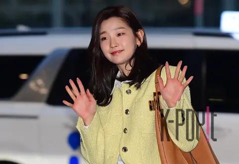 Park So-dam — Airport