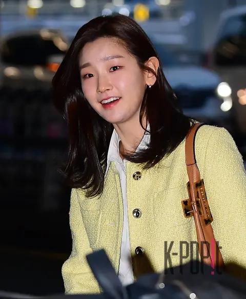 Park So-dam — Airport