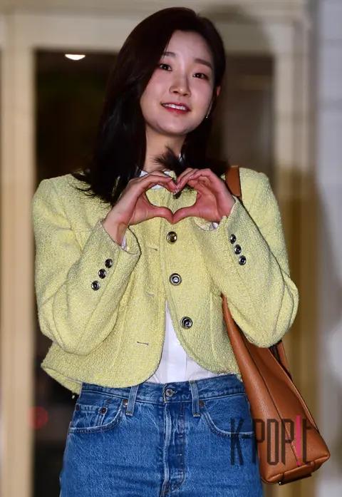 Park So-dam — Airport