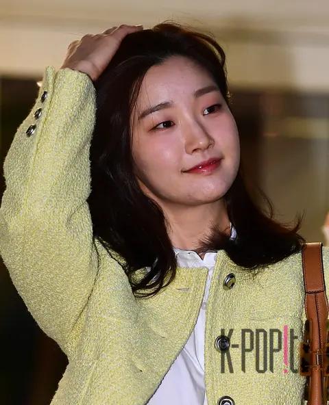 Park So-dam — Airport