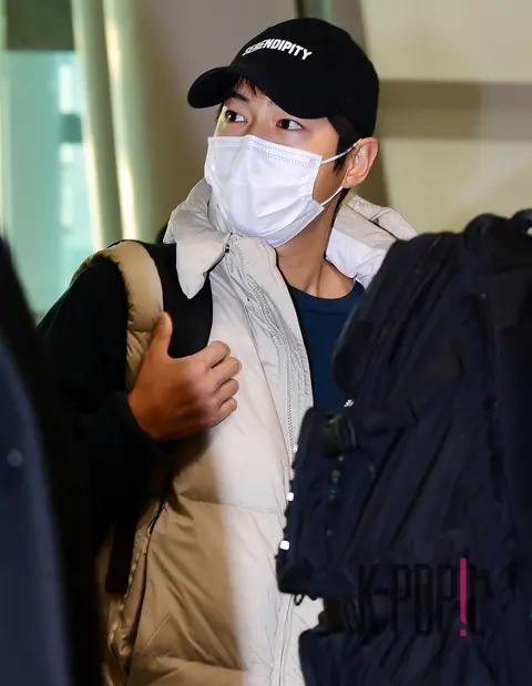 Song Joong-ki — Airport